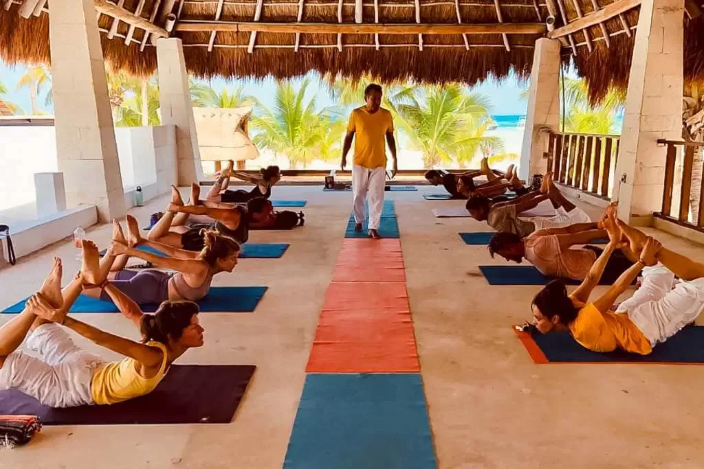 Yoga y bienestar en Isla Mujeres: una forma distinta de vivir las vacaciones